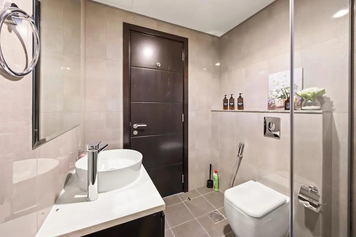 C&L Homes Dubai Canal Apartmán