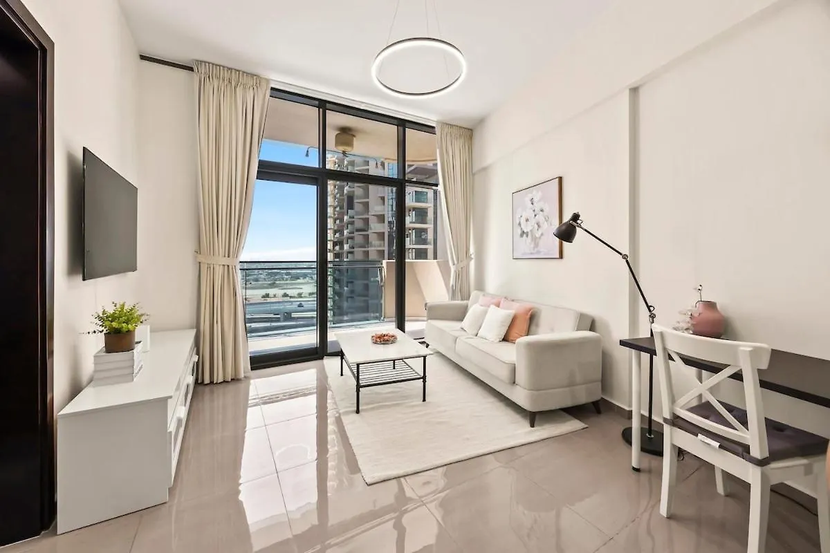 C&L Homes Dubai Canal Apartmán
